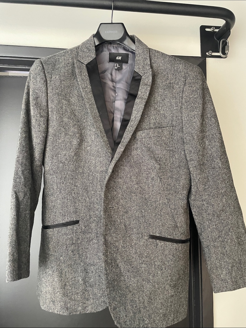 H&M Gray Textured Wool-Blend Tuxedo Blazer with Black Trim